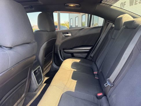 Used 2019 Dodge Charger SXT RWD image 16