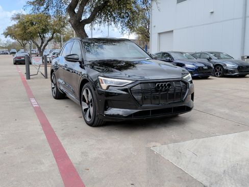 Used 2023 Audi e-tron Premium Plus w/ Premium Plus Package image 2