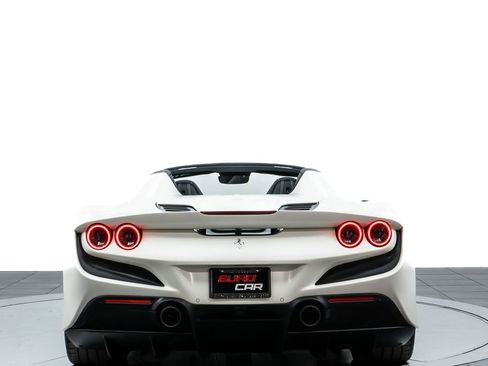 Used 2022 Ferrari F8 Tributo image 5