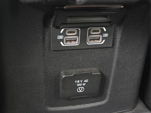 Used 2025 Jeep Wrangler Unlimited Sahara AWD/4WD image 17