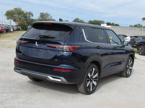 New 2026 Mitsubishi Outlander SE FWD image 3