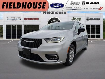 Used 2024 Chrysler Pacifica Touring-L