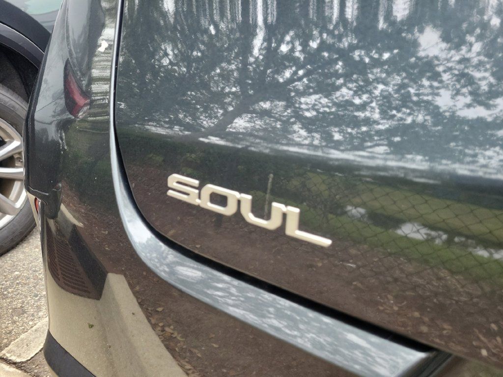 Used 2025 Kia Soul LX w/ LX Technology Package FWD image 21