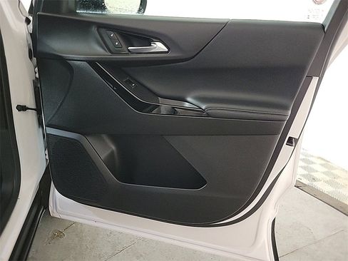 Used 2025 Chevrolet Equinox LT image 23