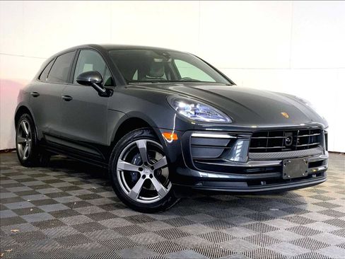 Certified 2024 Porsche Macan image 9