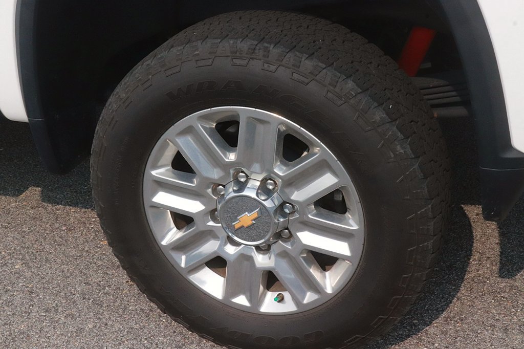 Used 2024 Chevrolet Silverado 2500 High Country w/ Technology Package AWD/4WD image 8