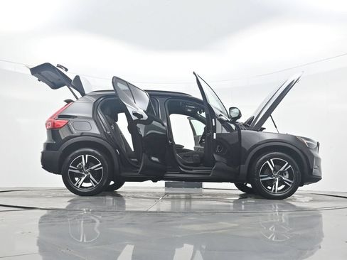 Used 2024 Volvo XC40 B5 Core AWD/4WD image 43