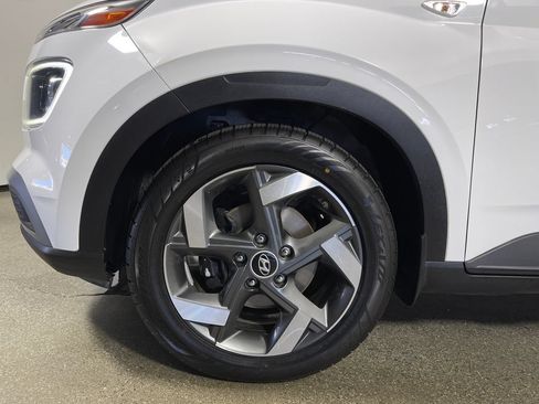 Used 2021 Hyundai Venue SEL w/ Premium Package FWD image 11