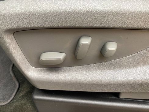 Used 2018 Chevrolet Suburban LT image 19