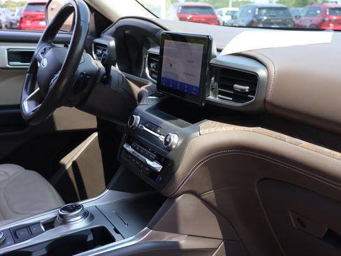 Used 2020 Ford Explorer Platinum AWD/4WD image 11