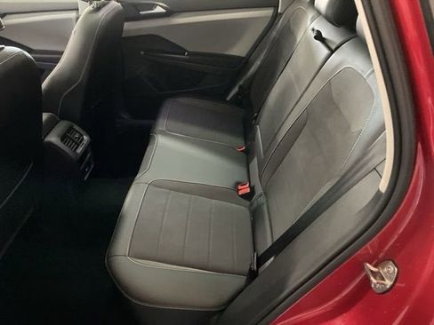 Certified 2023 Volkswagen Taos SE w/ Panoramic Sunroof Package AWD/4WD image 11