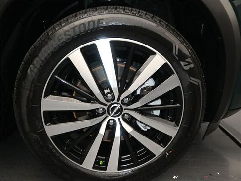 Used 2024 Nissan Pathfinder Platinum image 19