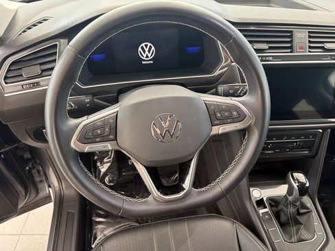 Used 2023 Volkswagen Tiguan SE FWD image 25