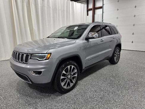 Used 2018 Jeep Grand Cherokee Limited w/ Luxury Group II AWD/4WD image 2
