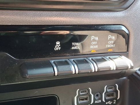 Used 2021 RAM 1500 Big Horn image 27