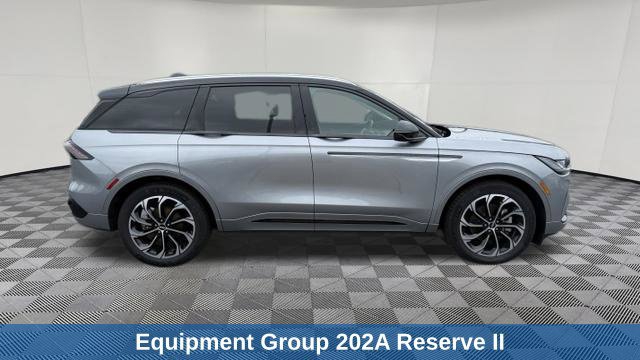 Used 2025 Lincoln Nautilus Reserve AWD/4WD image 7