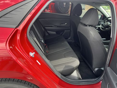 Used 2023 Hyundai Elantra SEL FWD image 9