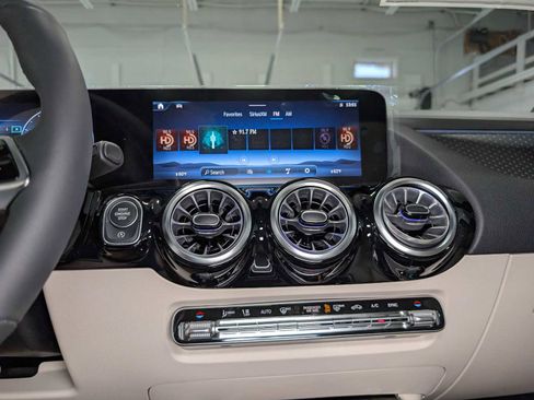 Used 2026 Mercedes-Benz GLA 250 4MATIC image 29