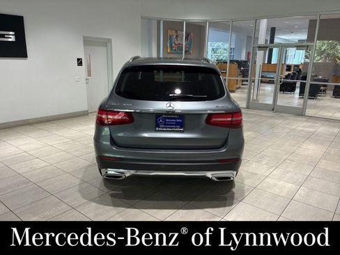 Used 2019 Mercedes-Benz GLC 300 4MATIC image 4