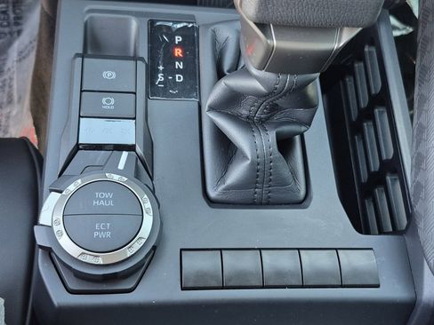 Certified 2025 Toyota Tacoma SR5 AWD/4WD image 33