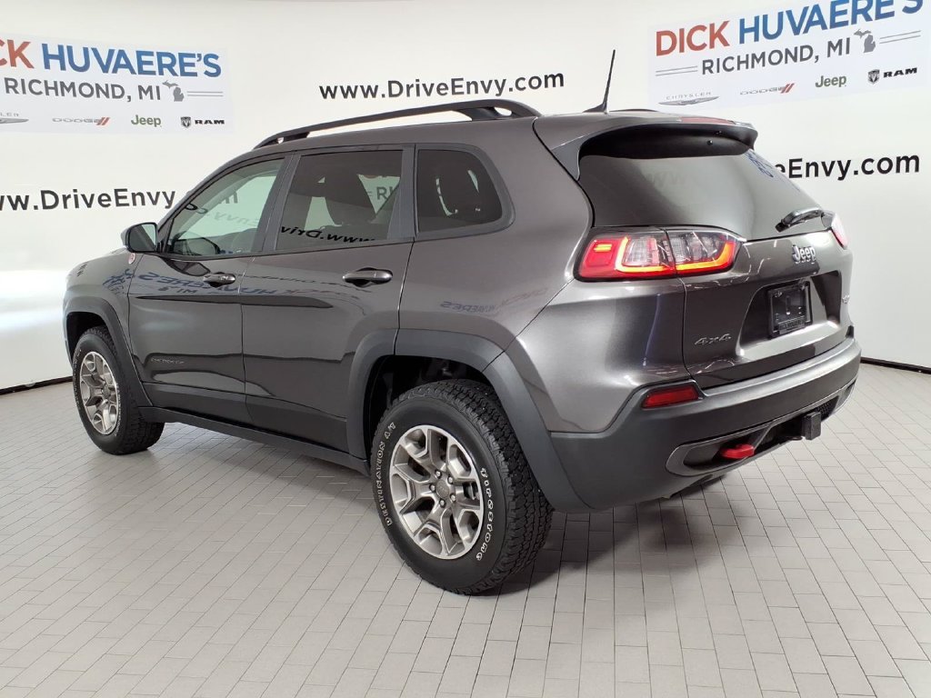 Used 2022 Jeep Cherokee Trailhawk w/ Comfort/Convenience Group AWD/4WD image 6