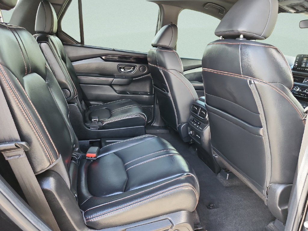 Certified 2025 Honda Pilot TrailSport image 33