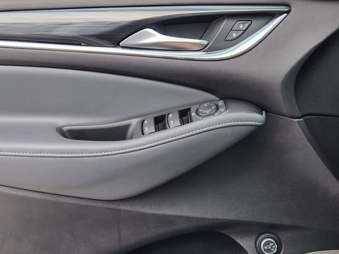 Used 2021 Buick Enclave Essence image 23