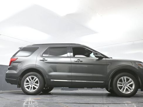 Used 2018 Ford Explorer XLT w/ Equipment Group 202A AWD/4WD image 23
