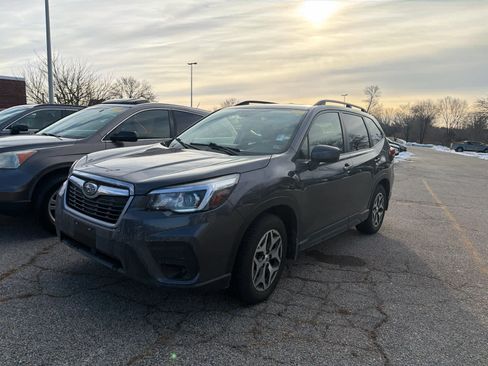 Used 2020 Subaru Forester Premium image 7