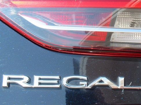 Used 2018 Buick Regal Essence w/ Driver Confidence Package #1 FWD image 34