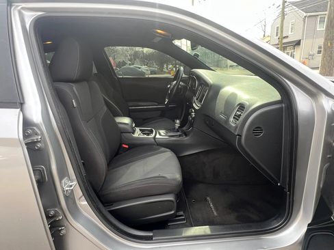 Used 2016 Dodge Charger SXT RWD image 30
