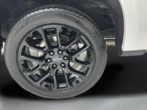 Used 2024 Chevrolet Silverado 1500 High Country w/ High Country Premium Package AWD/4WD image 10