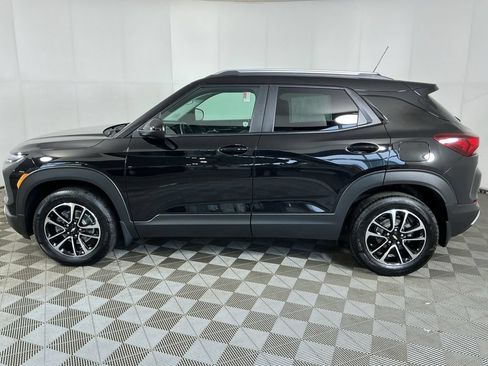 Used 2024 Chevrolet TrailBlazer LT w/ LT Cold Weather Package AWD/4WD image 6