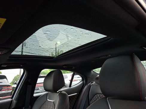 Used 2025 Genesis G70 3.3T Advanced image 15