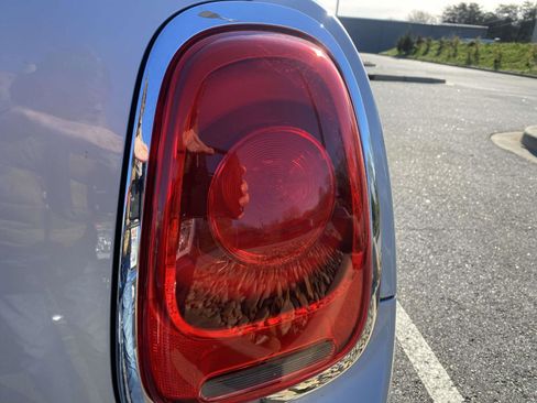 Used 2019 MINI Cooper 4-Door Hardtop w/ Signature Upholstery Package image 10