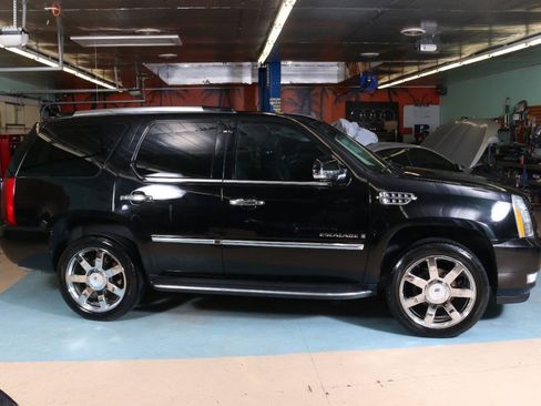 Used 2007 Cadillac Escalade AWD w/ Information Package image 7