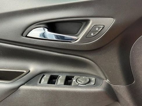 Used 2020 Chevrolet Equinox LT FWD image 22