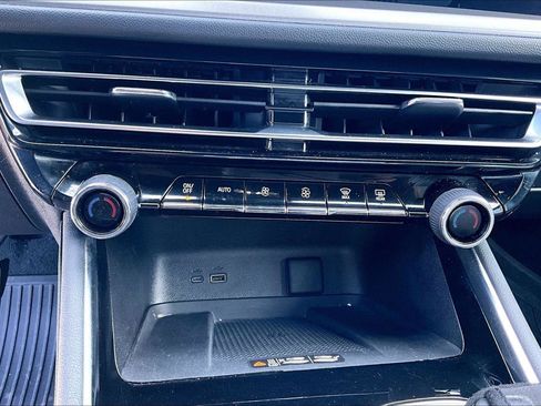 Used 2024 Chevrolet Traverse LT w/ LPO, Floor Liner Package image 38