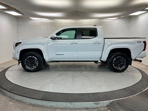 Used 2024 Toyota Tacoma TRD Sport image 2
