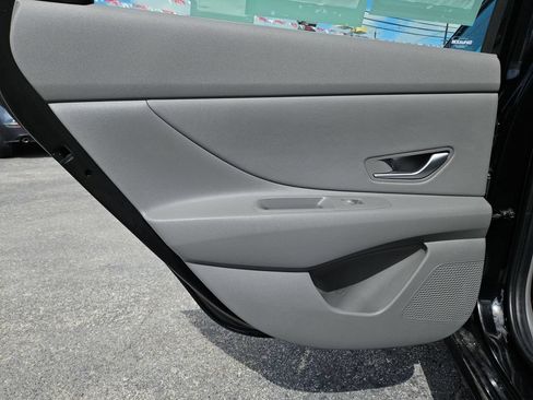 Used 2025 Hyundai Elantra SEL FWD image 18