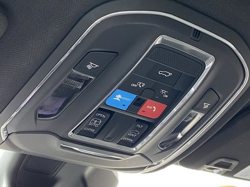 Used 2023 Jeep Grand Cherokee Altitude image 21