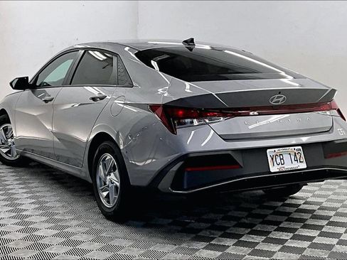 Used 2025 Hyundai Elantra SE FWD image 10
