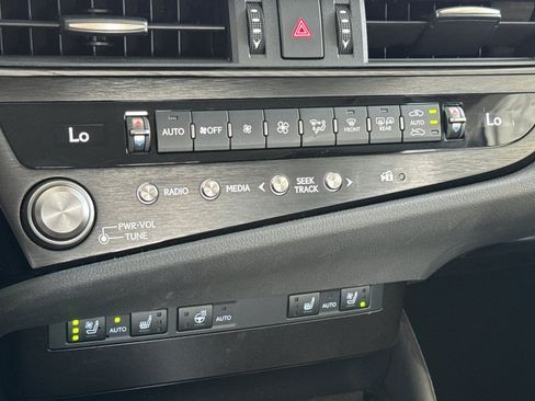 Used 2025 Lexus ES 300h w/ Premium Package FWD image 25