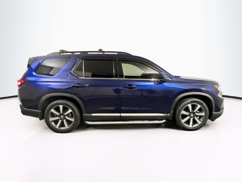 Used 2025 Honda Pilot Touring image 4