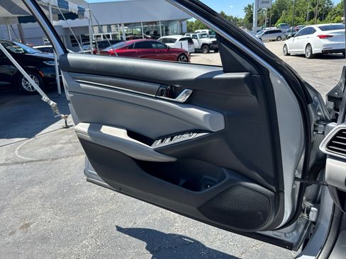 Used 2019 Honda Accord LX image 15