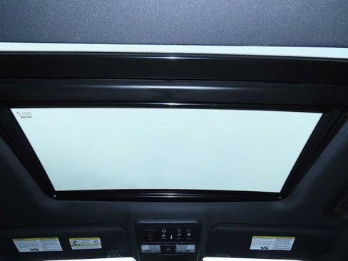 Used 2022 Nissan Titan PRO-4X w/ Pro-4x Convenience Package image 25