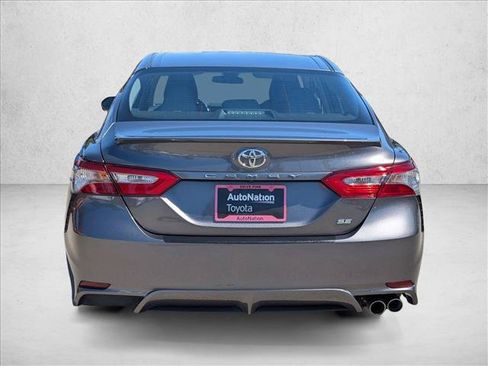 Used 2018 Toyota Camry SE FWD image 7