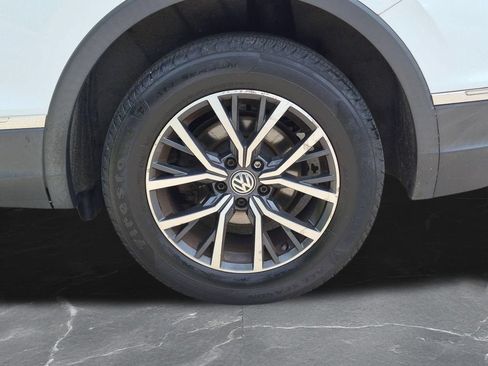 Used 2020 Volkswagen Tiguan SE w/ Panoramic Sunroof Package FWD image 32