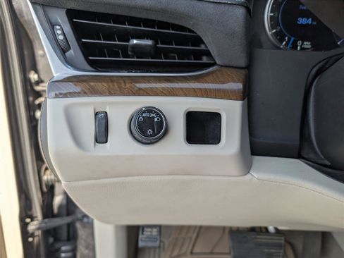 Used 2018 Cadillac Escalade Luxury RWD image 23
