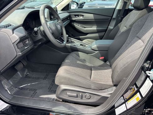 Used 2025 Honda Accord SE image 11